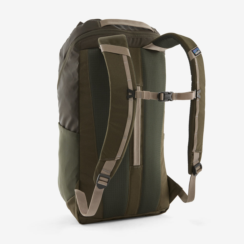 
                  
                    Mochila New Black Hole 25L - Pine Needle Green
                  
                