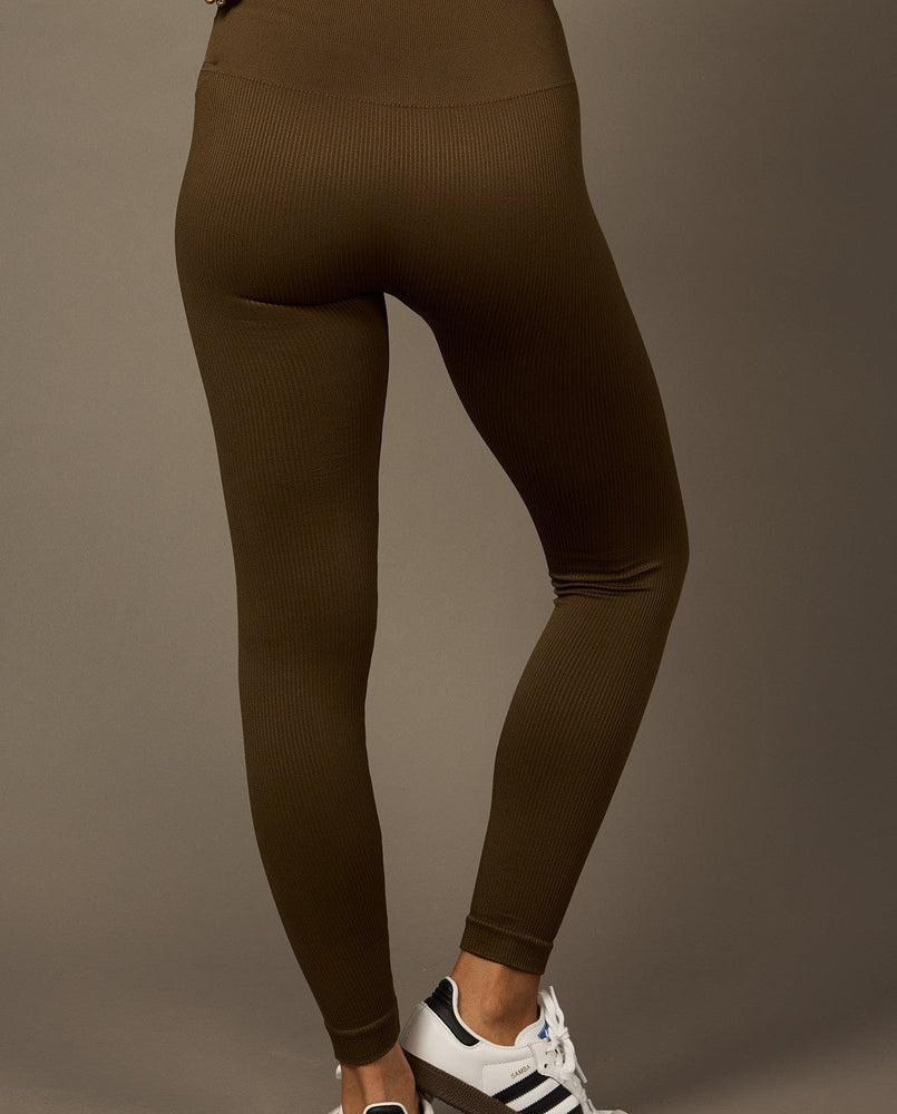 
                  
                    Pantalones Beyond Legging - Olive
                  
                