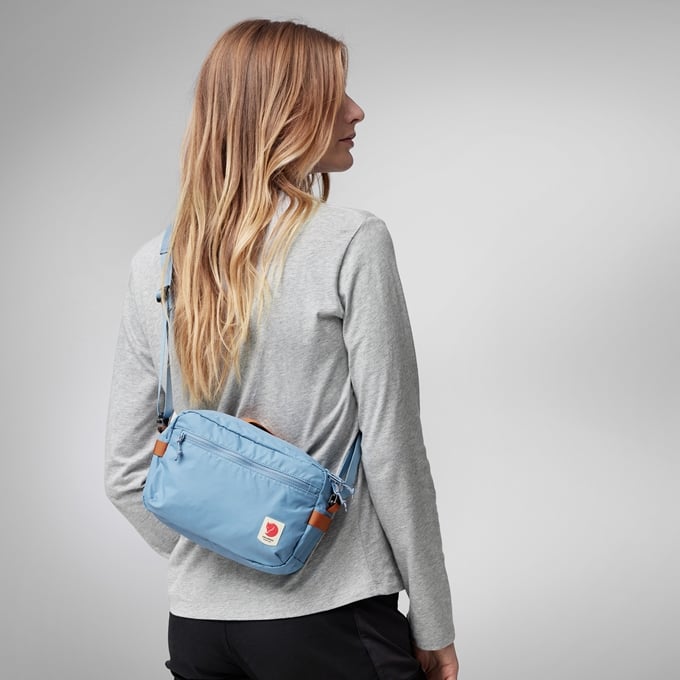 
                  
                    Riñonera High Coast Crossbody - Dawn Blue
                  
                