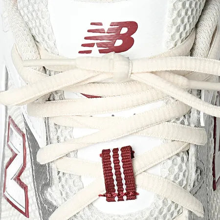 
                  
                    Zapatillas New Balance 530 - White/Burgundy
                  
                